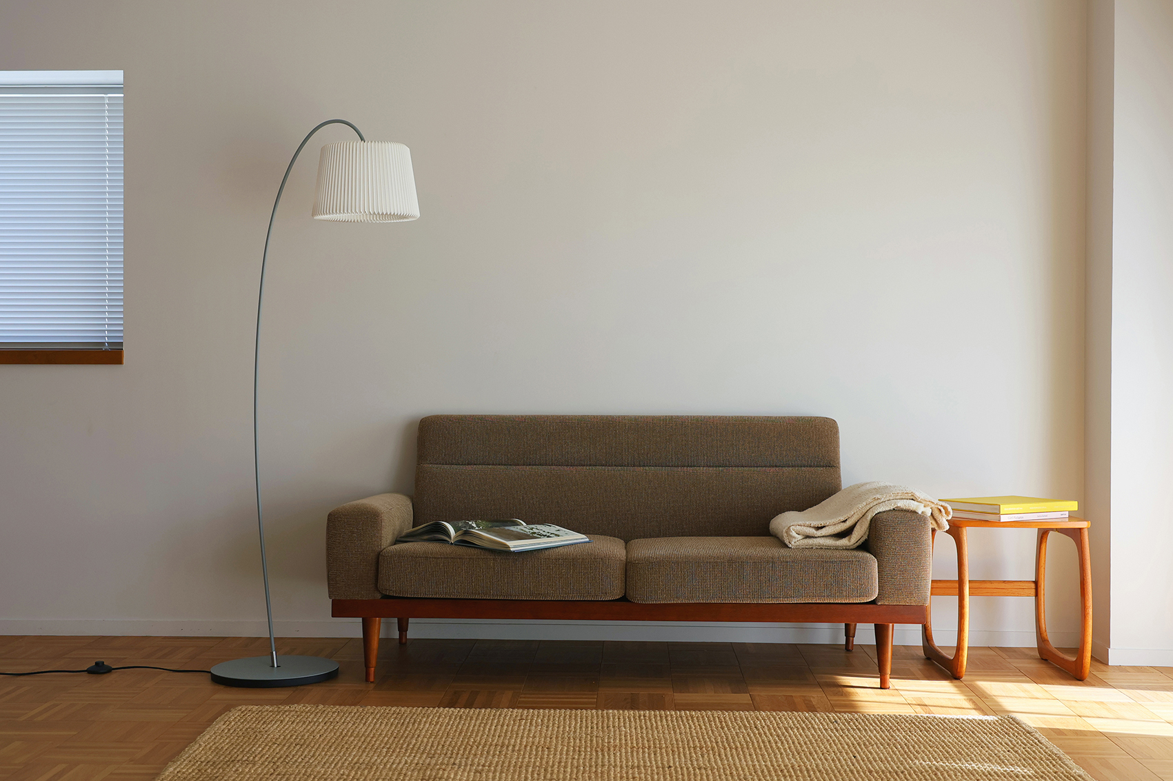 フロアランプ スノードロップ グレーの展示イメージ写真1