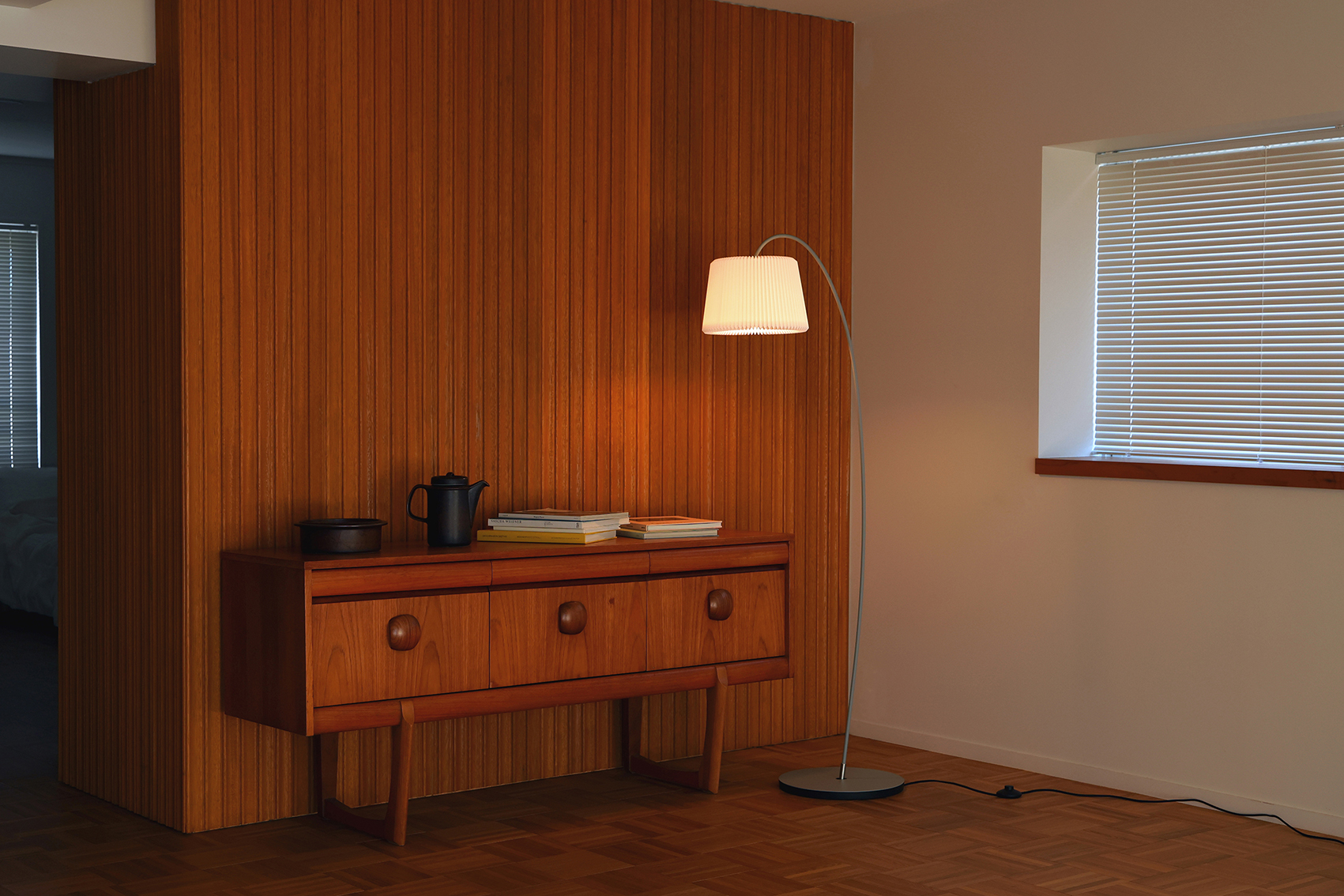 フロアランプ スノードロップ グレーの展示イメージ写真2